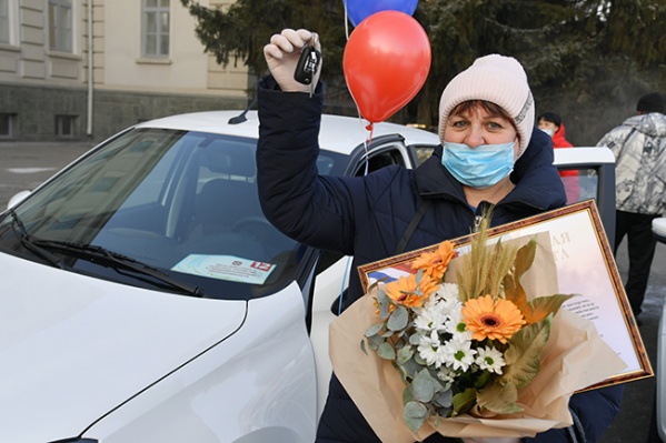 Четыре лучших доярки региона получили ключи от авто Четыре лучших доярки региона получили ключи от авто