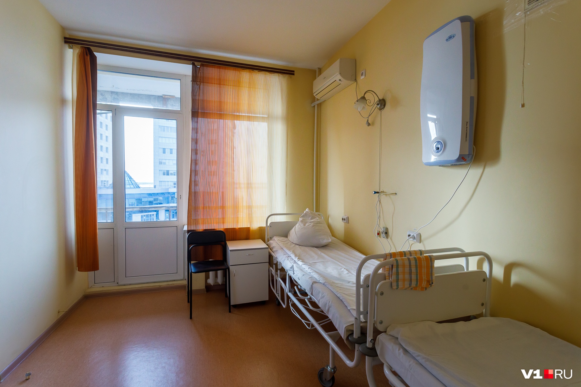 «На неделю нас принудительно отправляют в отпуска»: в Волгограде снова закрыли областную больницу № 3