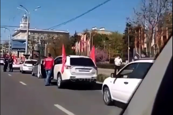 На автопробег вышли 15 машин и 40 человек На автопробег вышли 15 машин и 40 человек