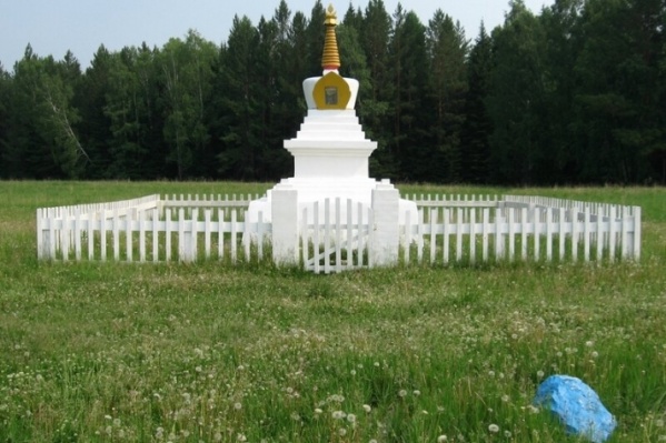 Женщина залезла на монумент с 6-килограммовой кувалдой Женщина залезла на монумент с 6-килограммовой кувалдой