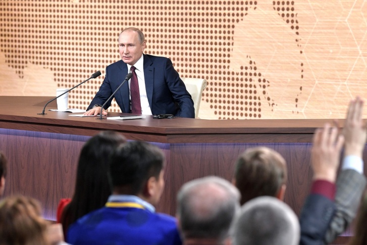 Большие пресс-конференции Владимир Путин проводит в декабре, но вопросы ему южноуральцы задавали и во время «Прямых линий» и форумов