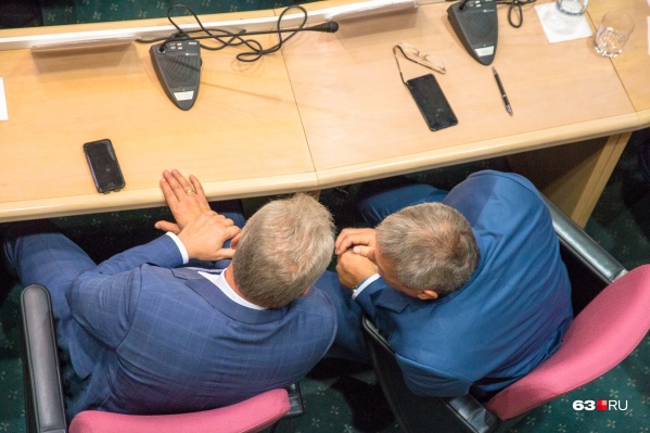 Первую десятку рейтинга составляют почти одни депутаты Первую десятку рейтинга составляют почти одни депутаты