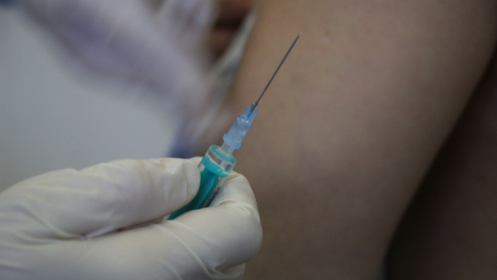 «Ломота и головные боли»: как медики из Архангельска перенесли прививку от COVID-19