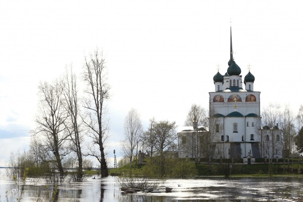 Как в любом древнем городе России, в Сольвычегодске немало церквей Как в любом древнем городе России, в Сольвычегодске немало церквей