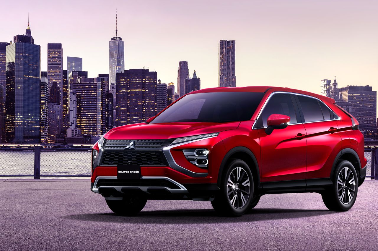 Mitsubishi Eclipse Cross хорошо скрывает ощутимую прибавку в длине Mitsubishi Eclipse Cross хорошо скрывает ощутимую прибавку в длине