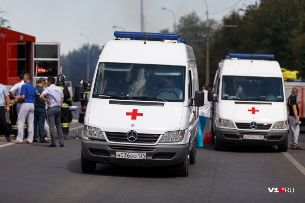 С места взрыва в больницу было доставлено сразу десять человек С места взрыва в больницу было доставлено сразу десять человек
