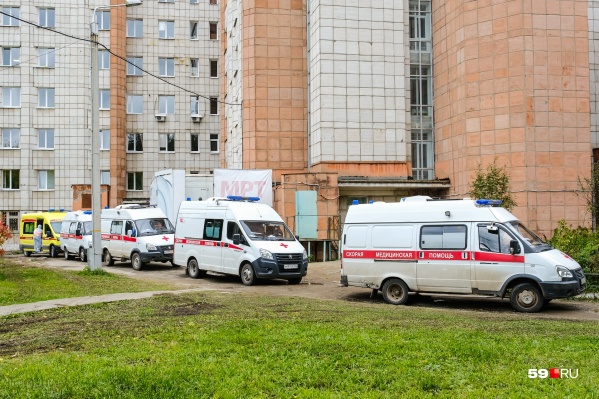 Территория Госпиталя ветеранов в последние дни выглядит так Территория Госпиталя ветеранов в последние дни выглядит так