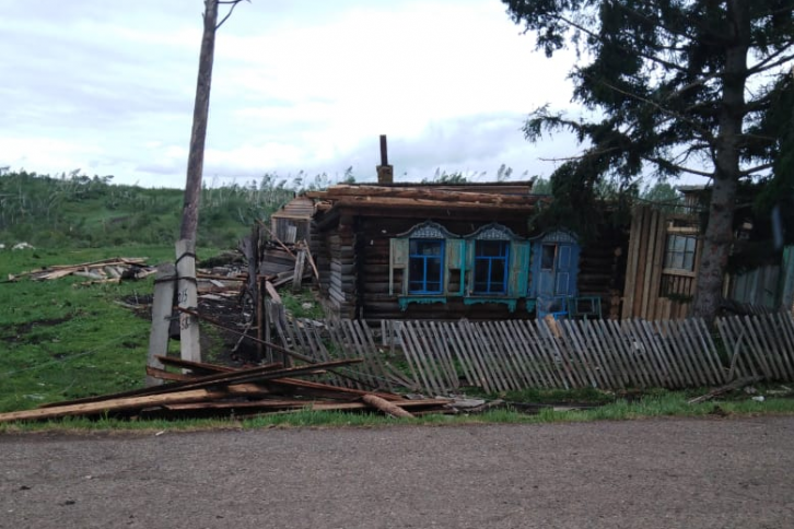 В Мариинском районе стихия разрушила целую деревню