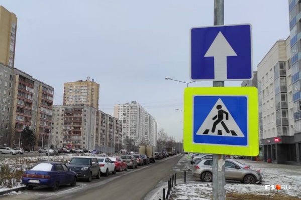 На участке бульвара и его дублере появились знаки 5.5 «Дорога с односторонним движением» На участке бульвара и его дублере появились знаки 5.5 «Дорога с односторонним движением»