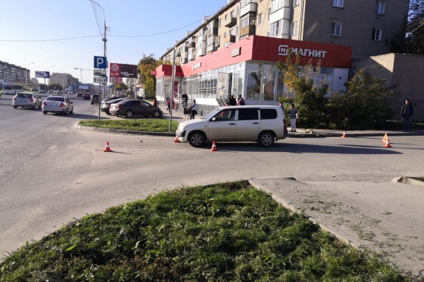 ДТП произошло в 16:20 на улице Большевистской, 175/6 ДТП произошло в 16:20 на улице Большевистской, 175/6
