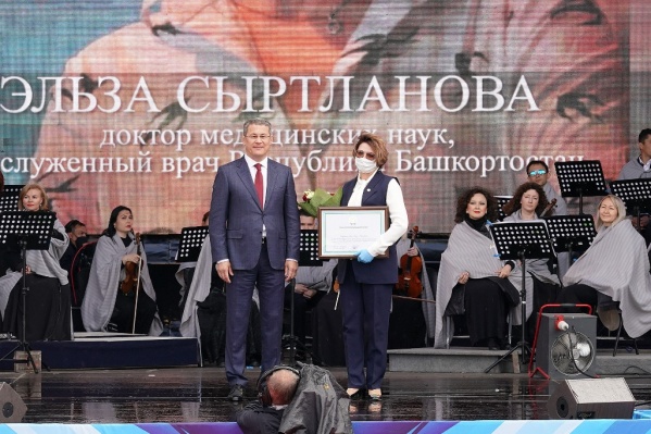 Труд Сыртлановой высоко оценил глава Башкирии Хабиров Труд Сыртлановой высоко оценил глава Башкирии Хабиров