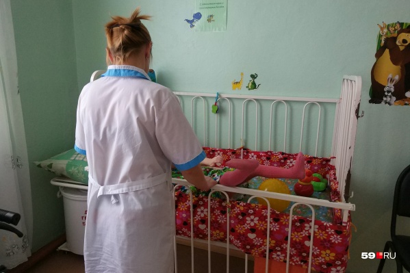 Специалисты по паллиативной помощи работают с теми, кого нельзя вылечить. Задача таких врачей и медсестер — облегчить состояние пациента Специалисты по паллиативной помощи работают с теми, кого нельзя вылечить. Задача таких врачей и медсестер — облегчить состояние пациента