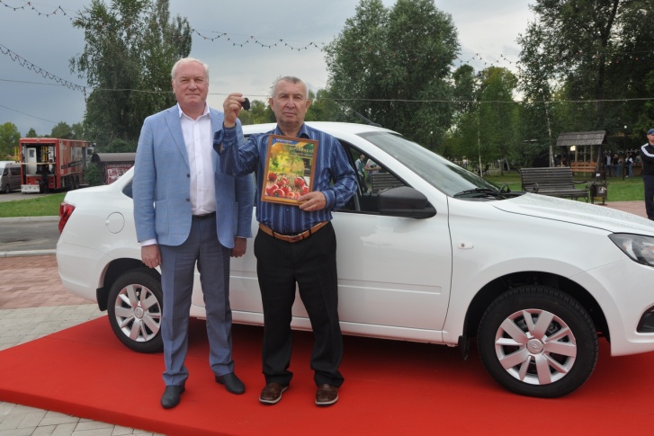 Сергей Воронцов с супругой Верой Анатольевной участвуют в конкурсе с 2015 года и спустя пять лет выиграли автомобиль Сергей Воронцов с супругой Верой Анатольевной участвуют в конкурсе с 2015 года и спустя пять лет выиграли автомобиль