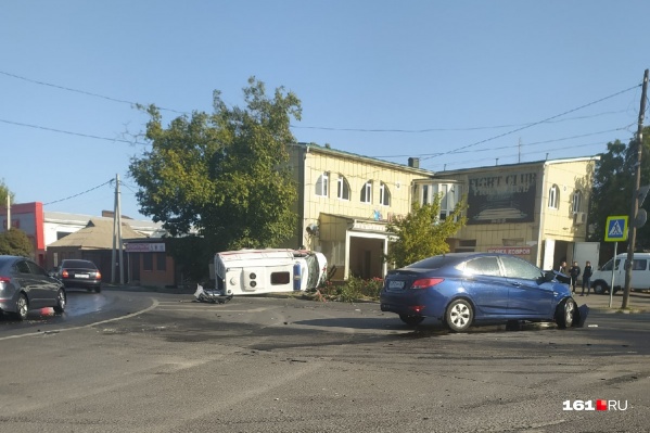 Скорая везла в больницу пациента в тяжелом состоянии Скорая везла в больницу пациента в тяжелом состоянии