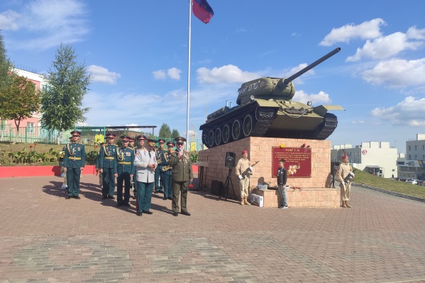 Военный памятник — одна из главных достопримечательностей микрорайона Военный памятник — одна из главных достопримечательностей микрорайона