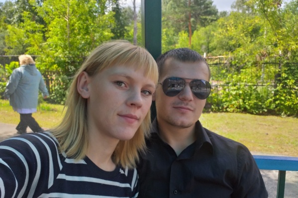 С отцом ребёнка (он скончался год назад). Фото сделано в августе 2019. Тут девушка уже беременна С отцом ребёнка (он скончался год назад). Фото сделано в августе 2019. Тут девушка уже беременна