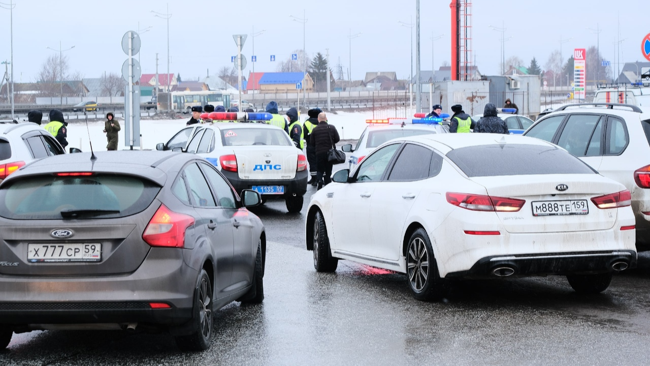 В Перми из-за экстренной посадки самолета полностью перекрывали шоссе Космонавтов