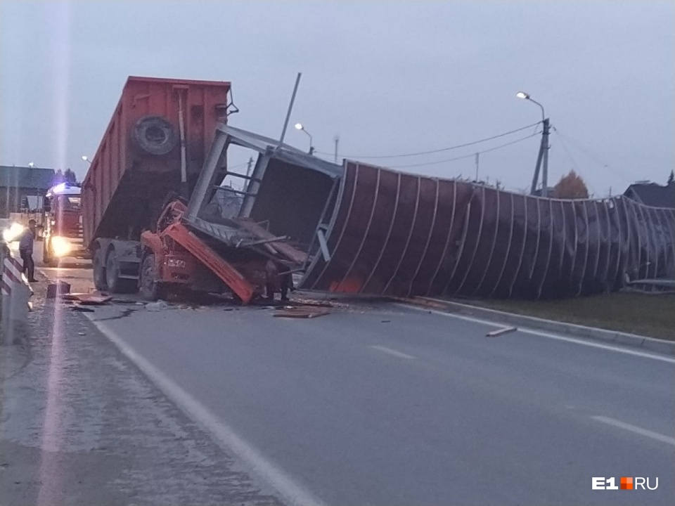 Трассу М-5 из Челябинска в Екатеринбург перекрыли из-за обрушения моста