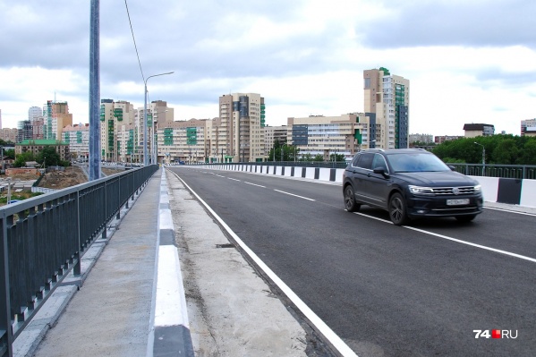 Новый уровень развязки на Братьев Кашириных <a href="https://74.ru/text/transport/69267319/" target="_blank" class="_">открыли на этой неделе</a>, и пока он пустоват, что лишь придаёт шарма Новый уровень развязки на Братьев Кашириных <a href="https://74.ru/text/transport/69267319/" target="_blank" class="_">открыли на этой неделе</a>, и пока он пустоват, что лишь придаёт шарма