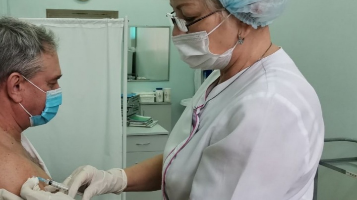 «Решил позаботиться о своем здоровье»: еще один кузбасский мэр поставил прививку от коронавируса