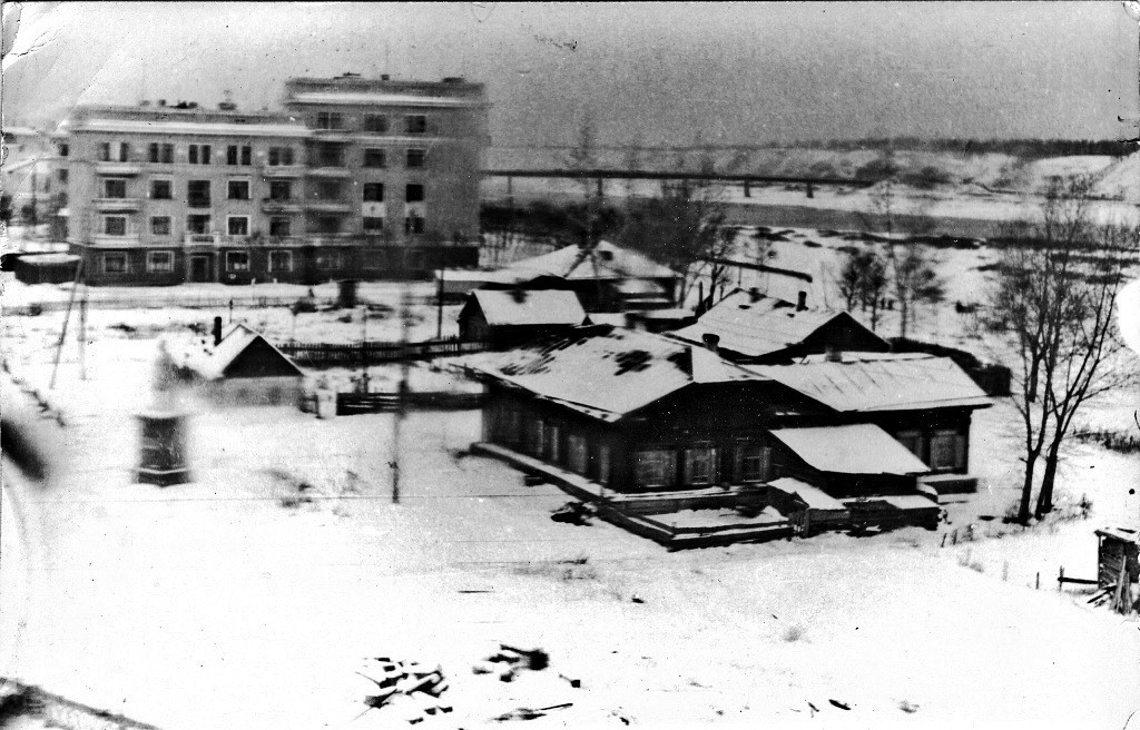 1960-е гг., Кемерово. Площадь на месте сквера «Орбита» 1960-е гг., Кемерово. Площадь на месте сквера «Орбита»
