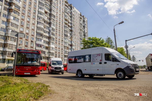 Вечный городской спор — крупный транспорт или юркие маршрутки Вечный городской спор — крупный транспорт или юркие маршрутки