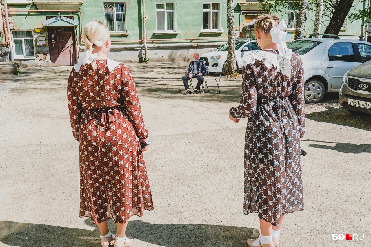 В этом дворе зрителей поменьше. Выходит, персональный концерт В этом дворе зрителей поменьше. Выходит, персональный концерт