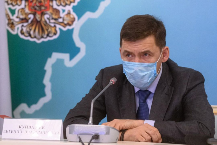 По указу главы Свердловской области теперь даже в машинах смогут находиться максимум два человека По указу главы Свердловской области теперь даже в машинах смогут находиться максимум два человека