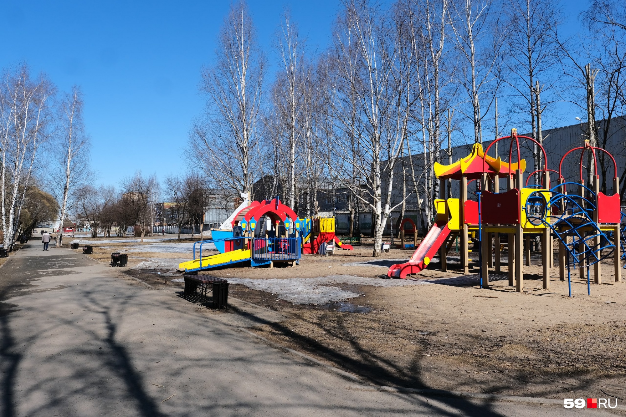 На площадке детей нет На площадке детей нет