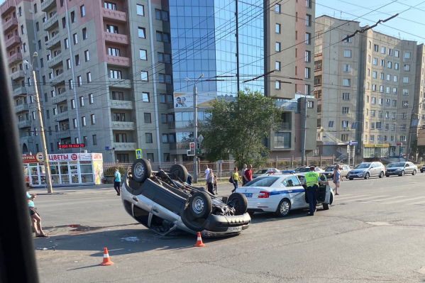 Водителю и пассажиру «Нивы» понадобилась помощь врачей Водителю и пассажиру «Нивы» понадобилась помощь врачей
