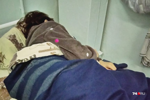 Пациенты пожаловались на то, что вынуждены спать в одежде Пациенты пожаловались на то, что вынуждены спать в одежде