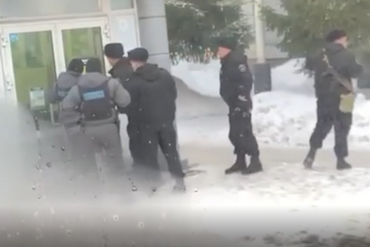 Полиция начала поиск грабителя Полиция начала поиск грабителя