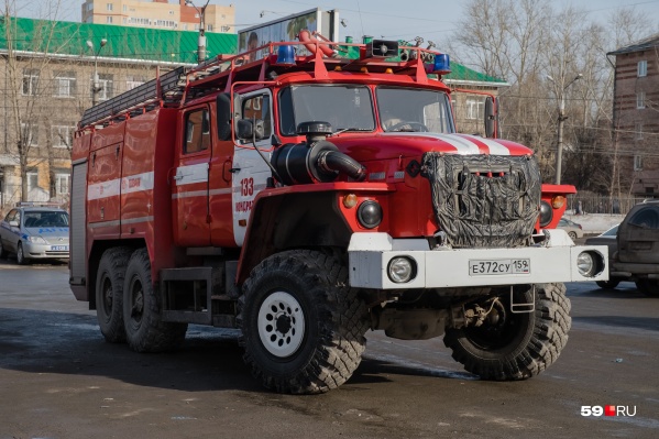 Пожарно-спасательные подразделения помогли заблокированному в гараже мужчине выбраться Пожарно-спасательные подразделения помогли заблокированному в гараже мужчине выбраться