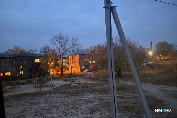 Стрелок вёл хаотичную стрельбу на улицах посёлка Стрелок вёл хаотичную стрельбу на улицах посёлка