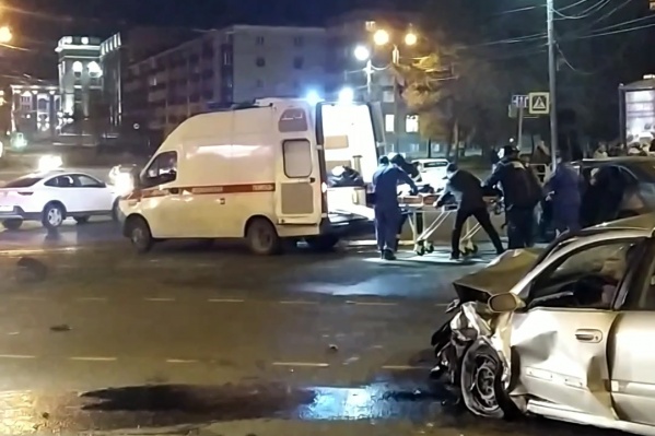 С места аварии медики забрали четверых пострадавших С места аварии медики забрали четверых пострадавших