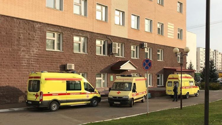 РКБ имени Куватова в Уфе временно перепрофилировали в станцию скорой помощи