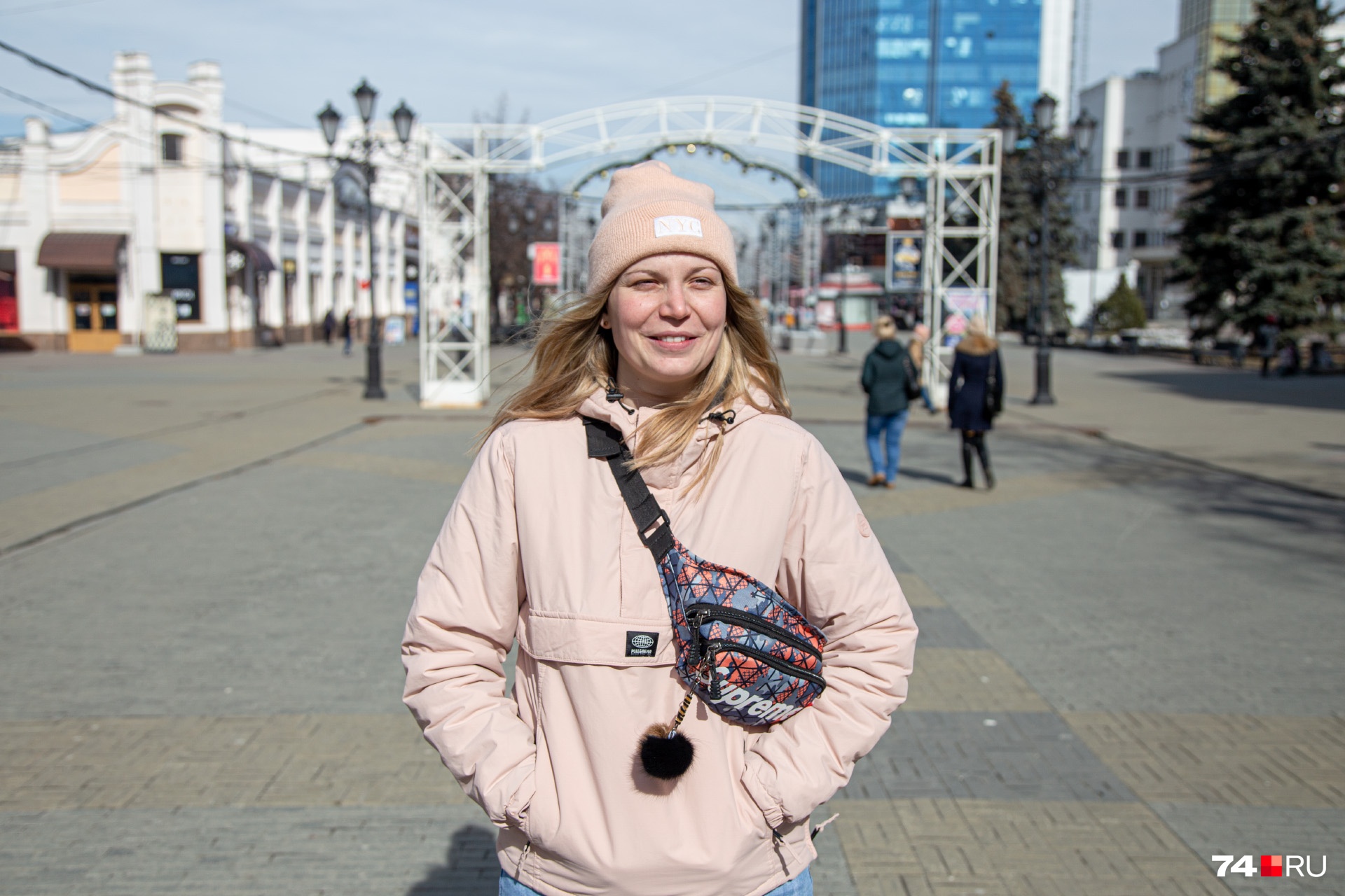Полина отвечает за животных в зоопарке, её работу никак нельзя остановить Полина отвечает за животных в зоопарке, её работу никак нельзя остановить