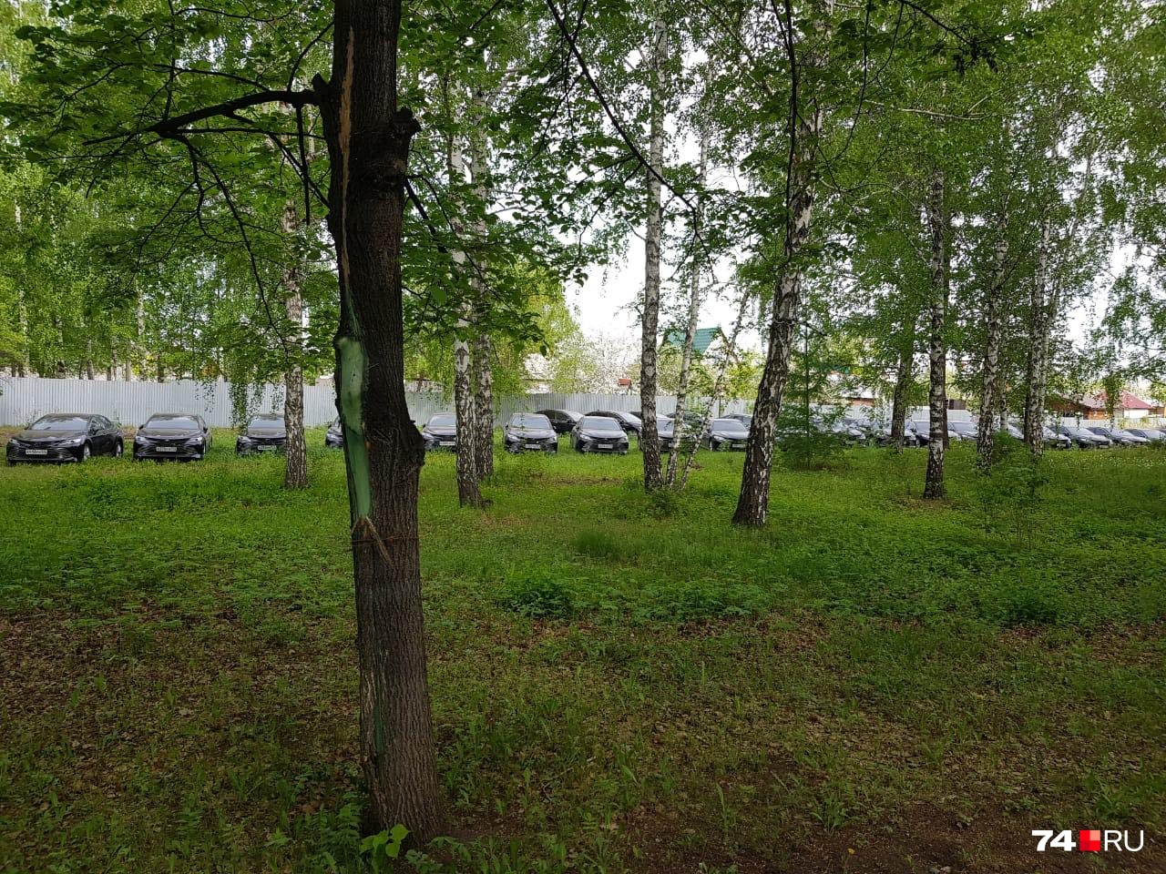 Внешне автомобили абсолютно одинаковые Внешне автомобили абсолютно одинаковые