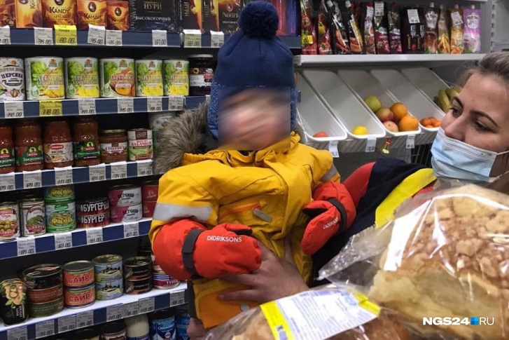 Мальчика приютили продавцы ближайшего магазина Мальчика приютили продавцы ближайшего магазина