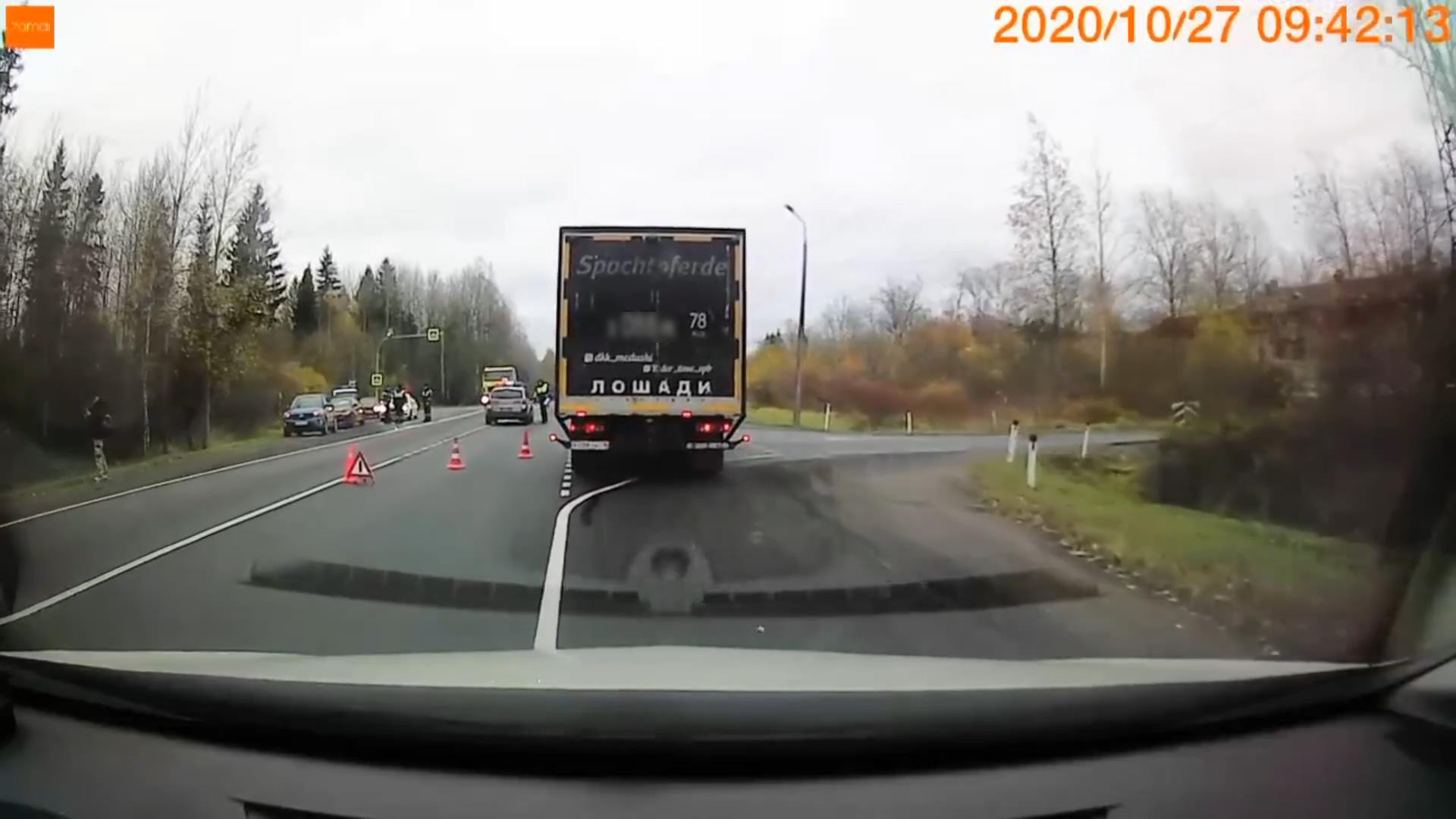 Скриншот видео из группы <a class="author _" href="https://vk.com/wall-68471405_14009034" data-from-id="-68471405" data-post-id="-68471405_14009034" data-post-click-type="post_owner_link">«ДТП и ЧП | Санкт-Петербург»</a>