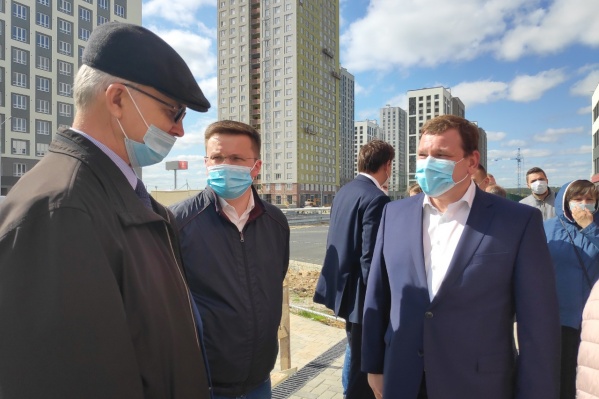 По словам чиновников, во время мероприятия они все были в масках По словам чиновников, во время мероприятия они все были в масках 