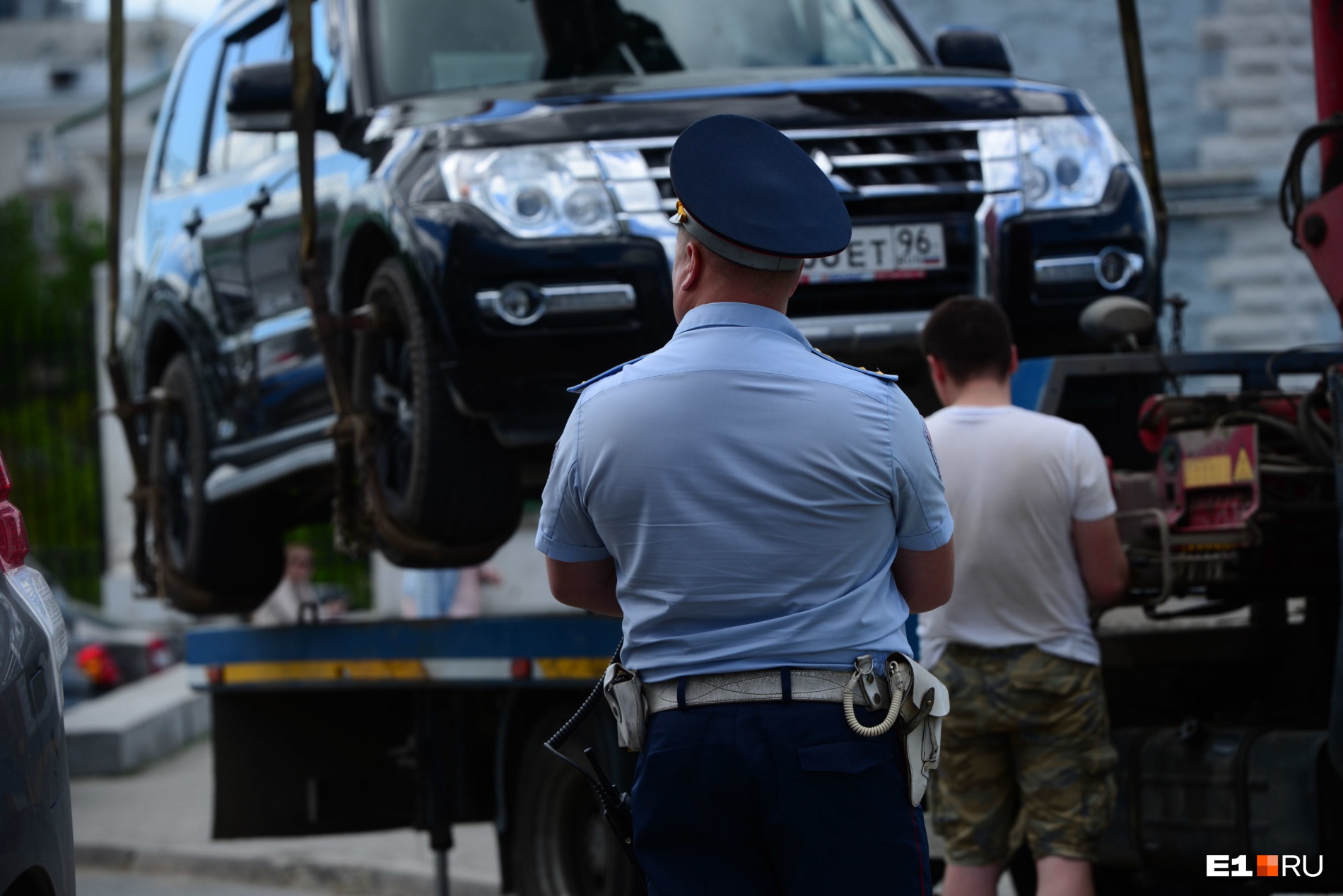 Массово эвакуировать автомобили в Екатеринбурге начнут до конца 2020 года: для этого изменят закон