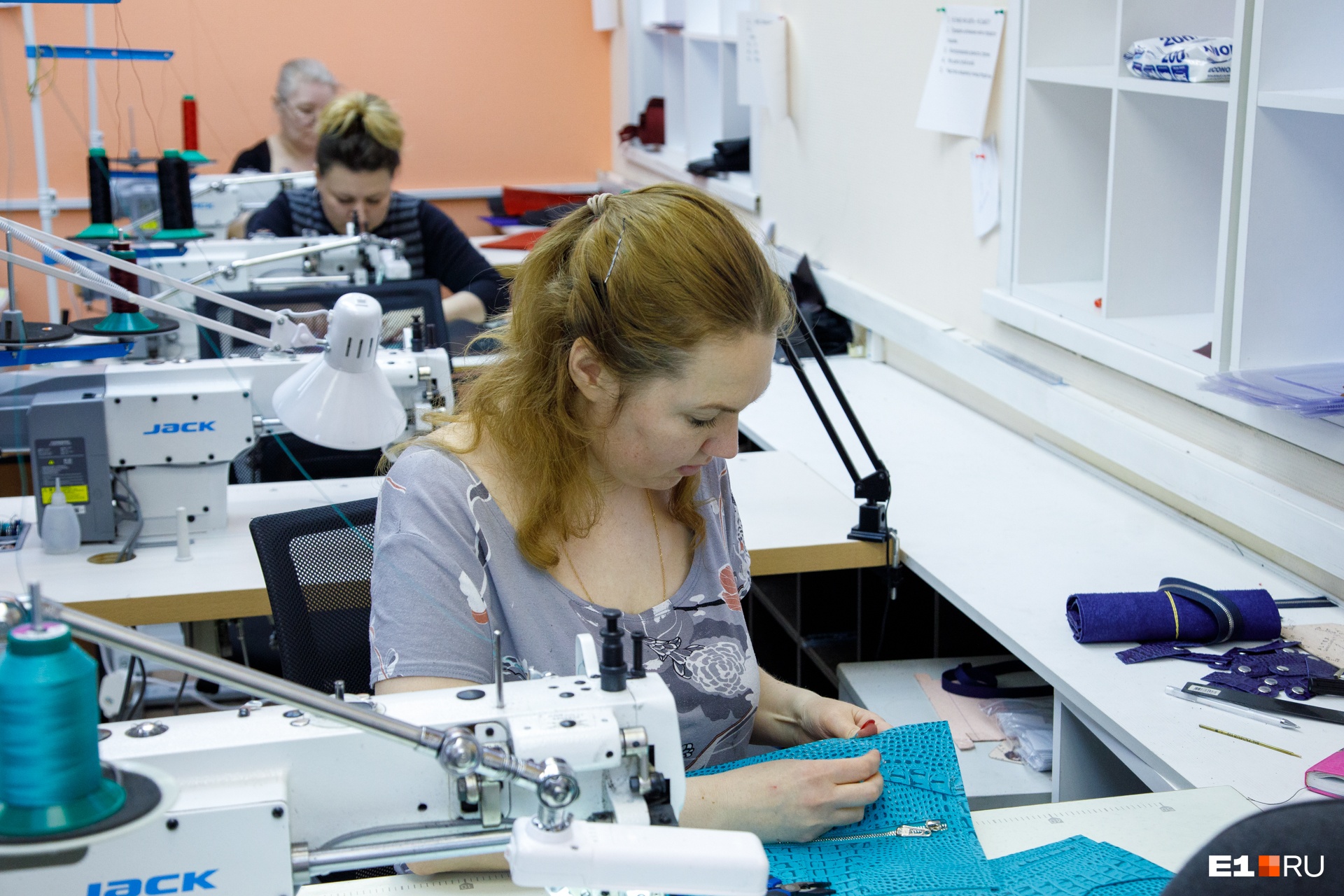 Каждый день поступает от 80 до 120 заказов. Средний чек — 4200 рублей Каждый день поступает от 80 до 120 заказов. Средний чек — 4200 рублей 