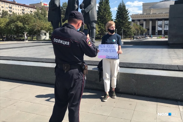 За пикетирующими следит полиция За пикетирующими следит полиция 