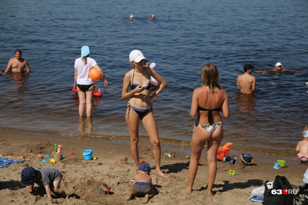 Самарские красотки облюбовали волжские берега вместе со своими малышами Самарские красотки облюбовали волжские берега вместе со своими малышами