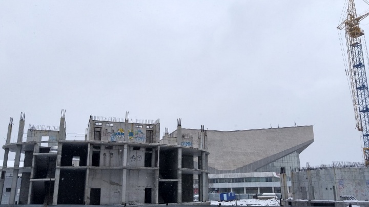 «Что здесь строят?»: сестра Абрамовича вернулась к строительству отеля возле СКК Блинова