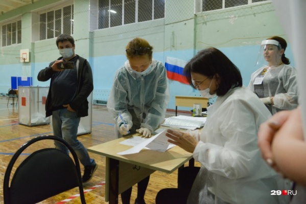 Всего на участках работали 13 сентября 810 наблюдателей Всего на участках работали 13 сентября 810 наблюдателей