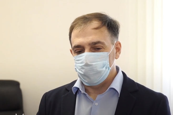 Уже несколько месяцев по решению кузбасских властей пациенты с легкой и бессимптомной формами коронавируса лечатся дома