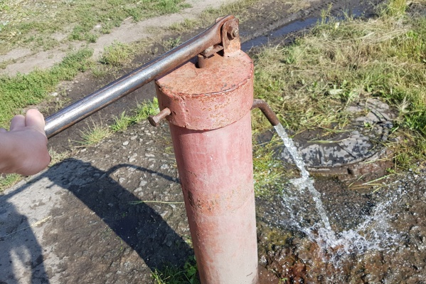 Водоразборные колонки нужны для обеспечения питьевой водой горожан, чьи дома не подключены к централизованной системе водоснабжения Водоразборные колонки нужны для обеспечения питьевой водой горожан, чьи дома не подключены к централизованной системе водоснабжения
