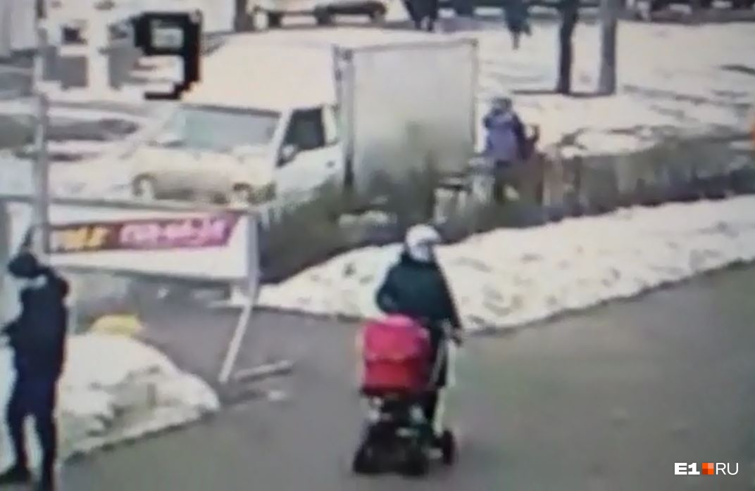 Дорожное видео недели: сбитая на тротуаре женщина, бешеный газелист и автоподставщик-рецидивист